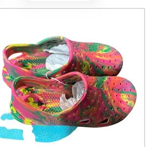 TOTES Splash and play kids clogs size 11-12
